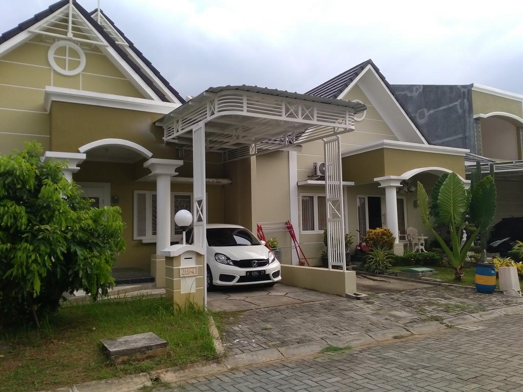Jasmine Park Guest House Semarang Exterior photo
