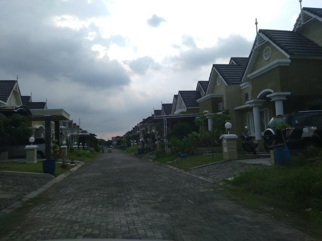 Jasmine Park Guest House Semarang Exterior photo