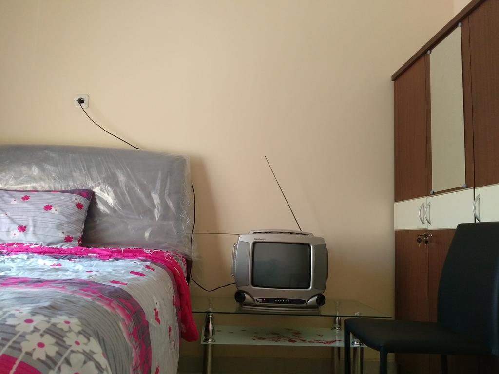 Jasmine Park Guest House Semarang Exterior photo